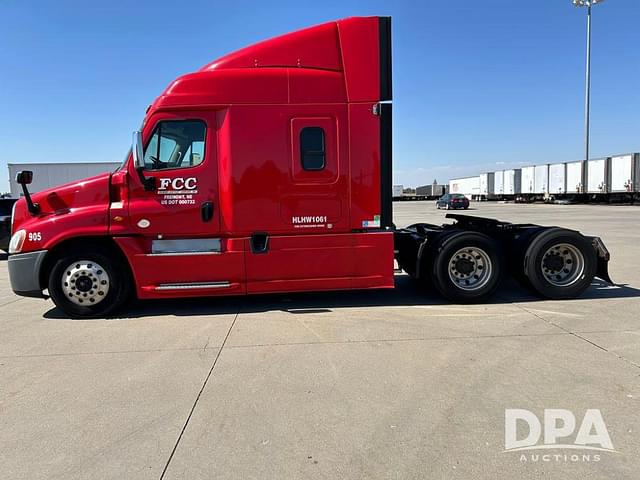 Image of Freightliner Cascadia equipment image 3