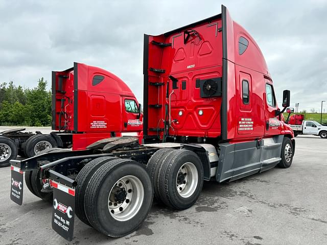 Image of Freightliner Cascadia equipment image 3