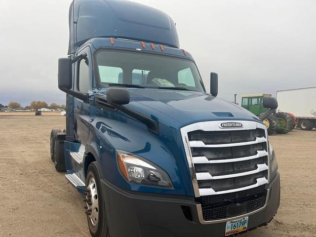 Image of Freightliner Cascadia equipment image 1