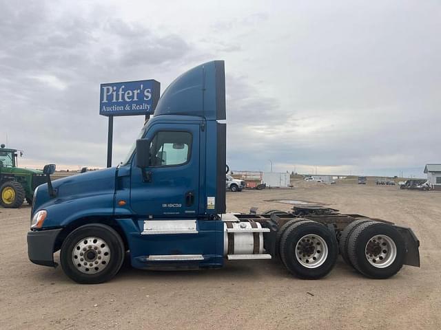 Image of Freightliner Cascadia equipment image 1