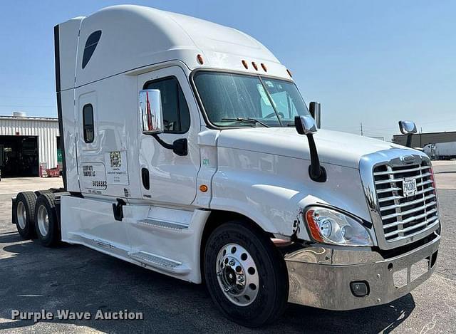 Image of Freightliner Cascadia Evolution equipment image 2