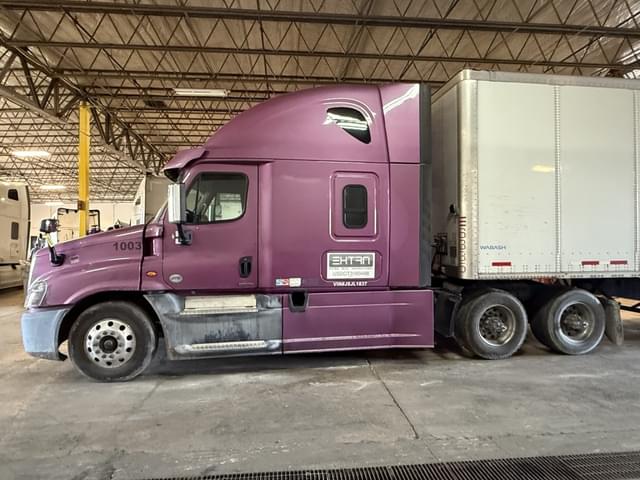 Image of Freightliner Cascadia equipment image 2