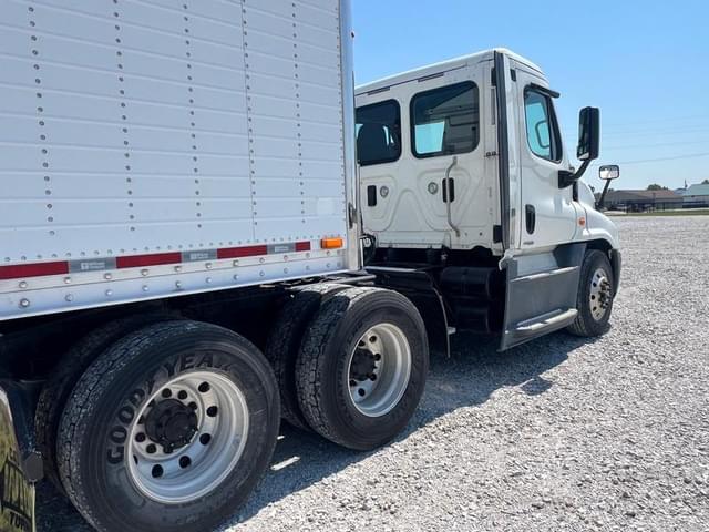 Image of Freightliner Cascadia equipment image 4