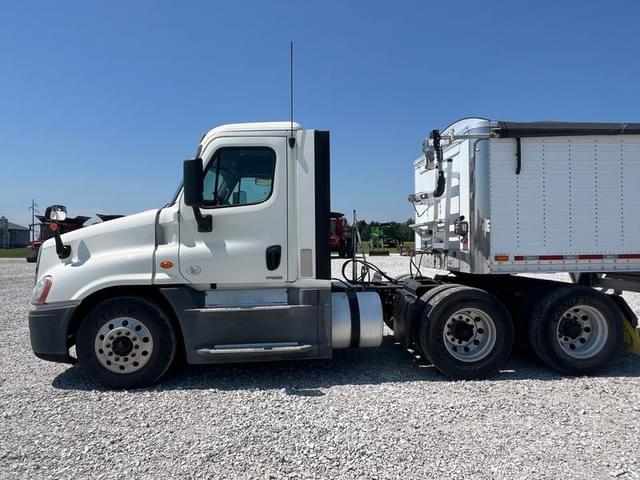 Image of Freightliner Cascadia equipment image 1