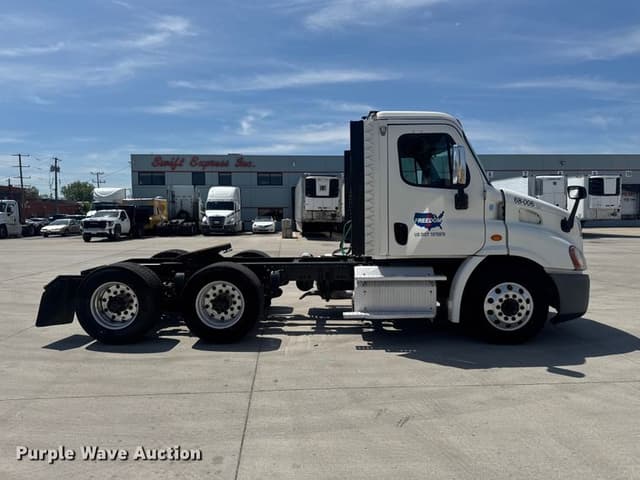 Image of Freightliner Cascadia equipment image 3