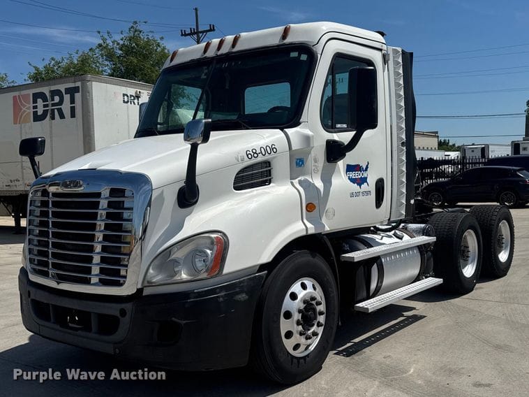 2017 Freightliner Cascadia Equipment Image0