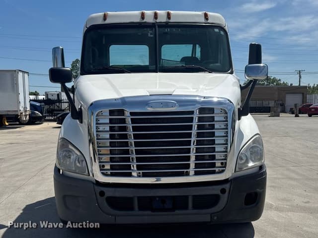 Image of Freightliner Cascadia equipment image 1
