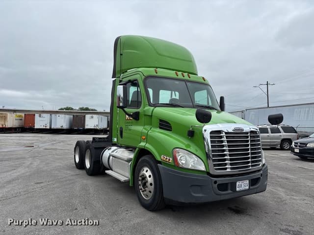 Image of Freightliner Cascadia equipment image 2