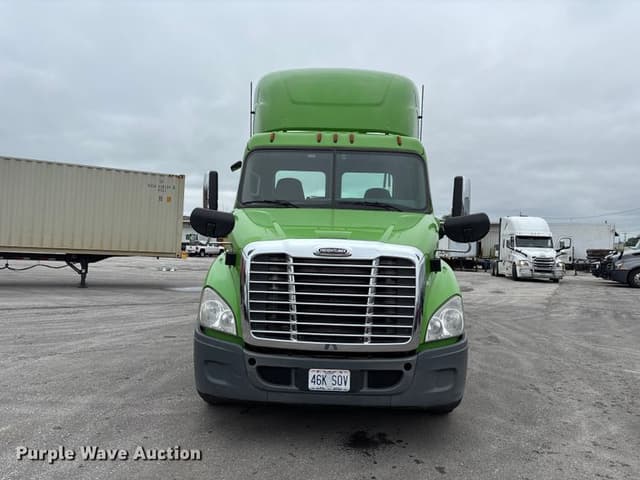 Image of Freightliner Cascadia equipment image 1