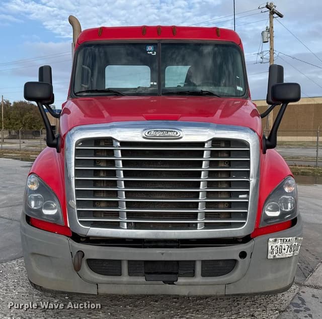 Image of Freightliner Cascadia equipment image 1