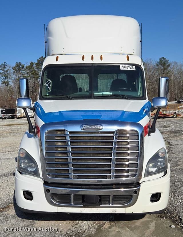 Image of Freightliner Cascadia equipment image 1