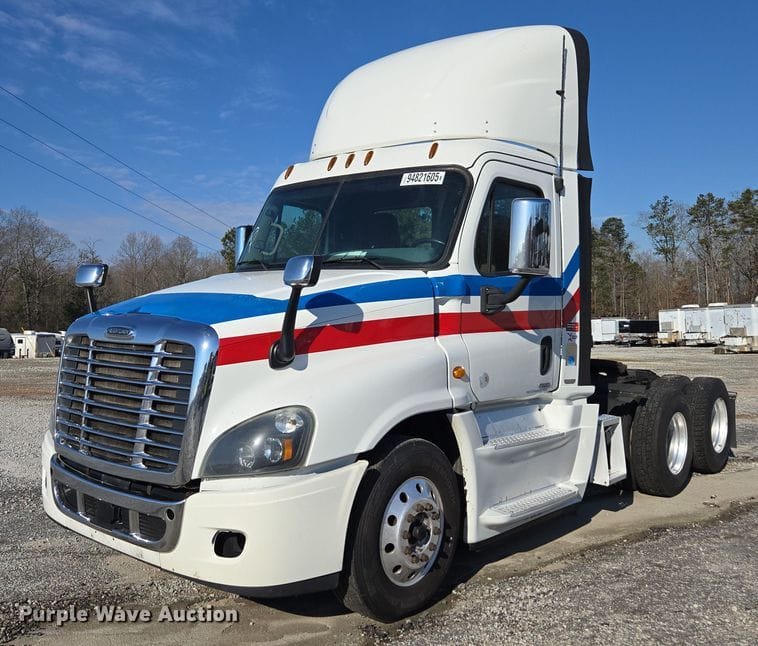 2017 Freightliner Cascadia Equipment Image0