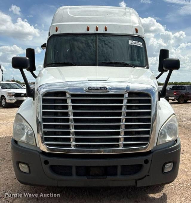 Image of Freightliner Cascadia equipment image 1