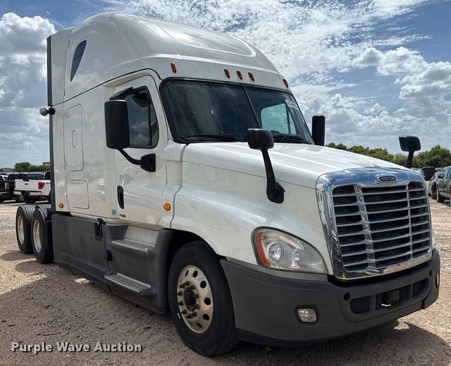 Image of Freightliner Cascadia equipment image 2