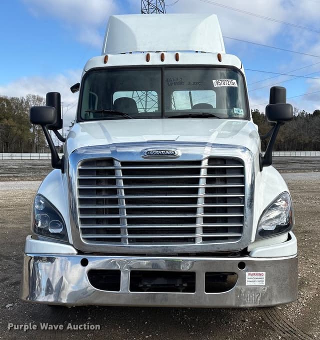 Image of Freightliner Cascadia equipment image 1
