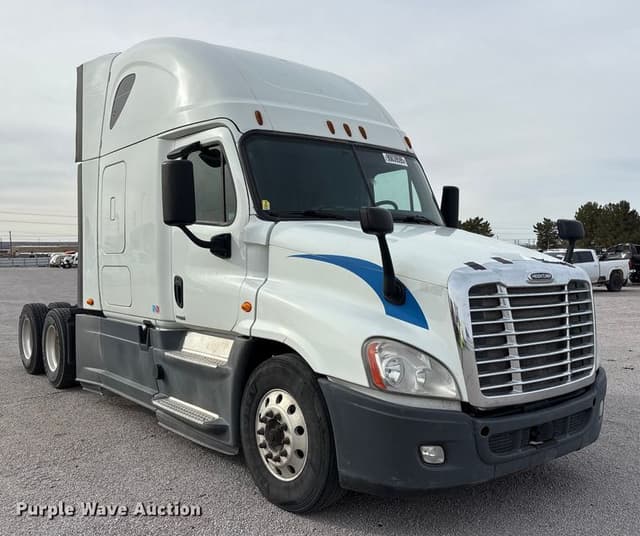 Image of Freightliner Cascadia equipment image 2