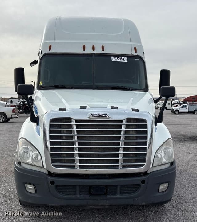 Image of Freightliner Cascadia equipment image 1