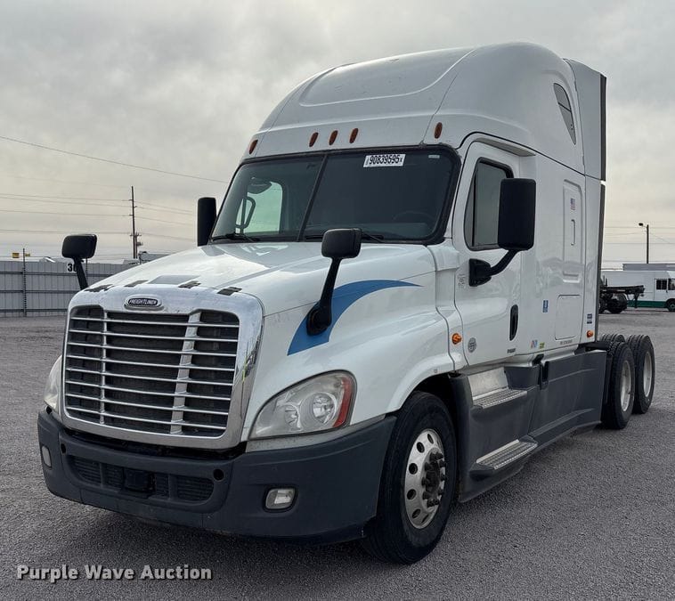 2017 Freightliner Cascadia Equipment Image0