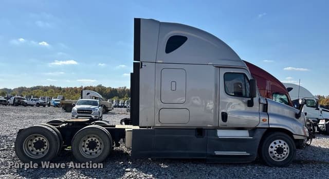 Image of Freightliner Cascadia equipment image 3