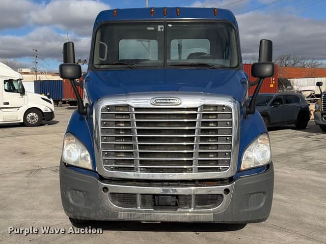 Image of Freightliner Cascadia equipment image 1