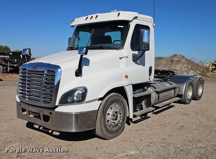2017 Freightliner Cascadia Equipment Image0
