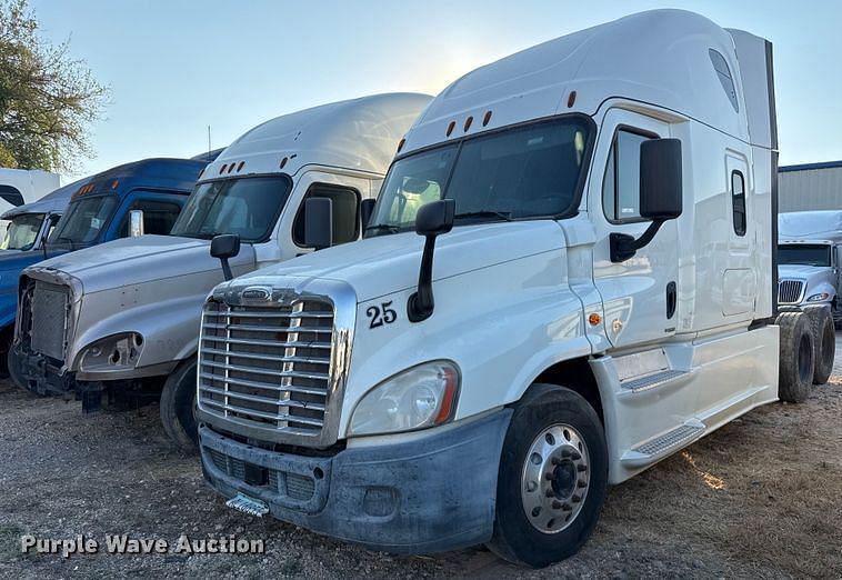 Image of Freightliner Cascadia Primary image