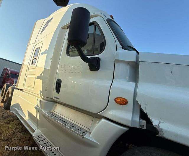 Image of Freightliner Cascadia equipment image 3