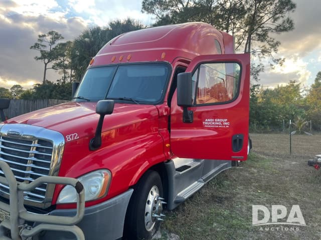 Image of Freightliner Cascadia equipment image 1