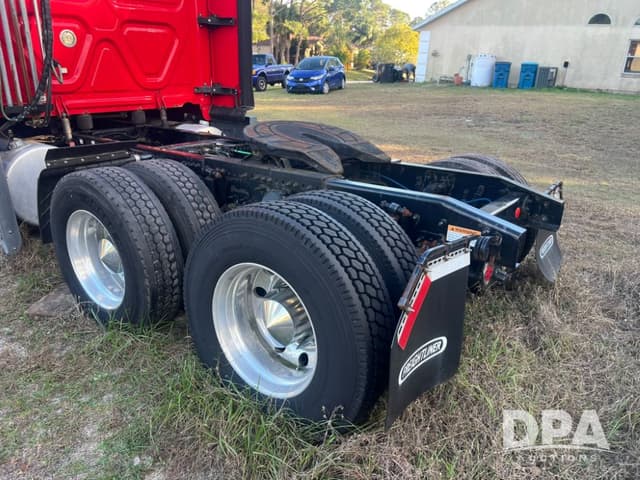 Image of Freightliner Cascadia equipment image 3