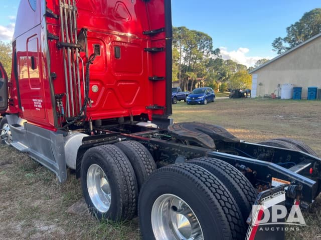 Image of Freightliner Cascadia equipment image 2