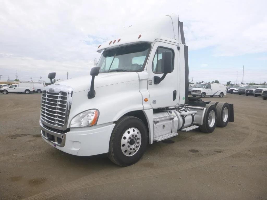 2017 Freightliner Cascadia Equipment Image0