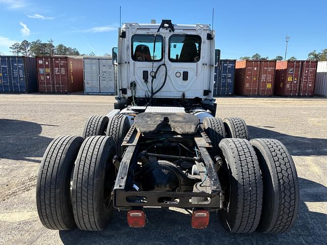 Image of Freightliner Cascadia equipment image 2