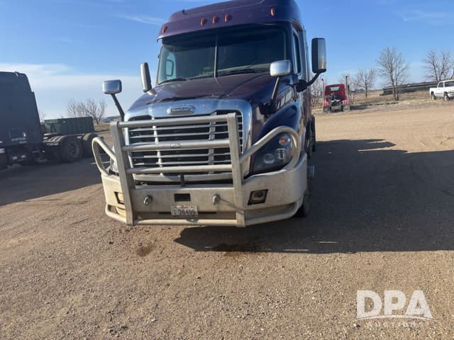 Image of Freightliner Cascadia equipment image 3
