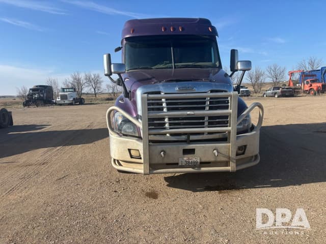 Image of Freightliner Cascadia equipment image 2
