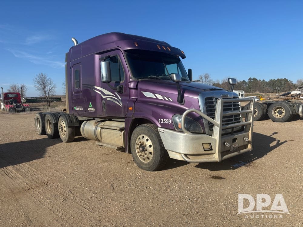 2017 Freightliner Cascadia Equipment Image0