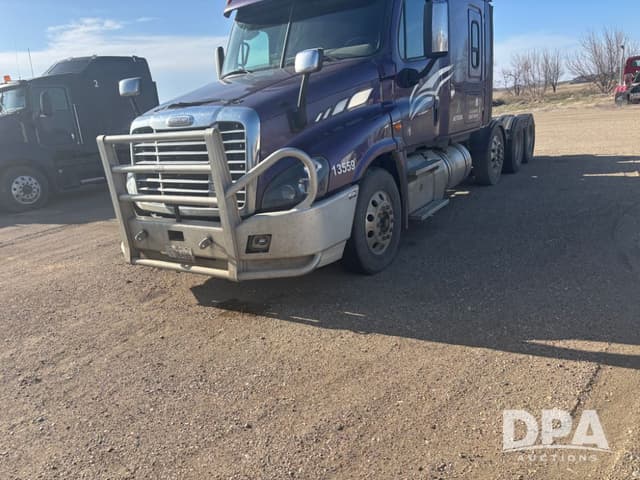 Image of Freightliner Cascadia equipment image 4