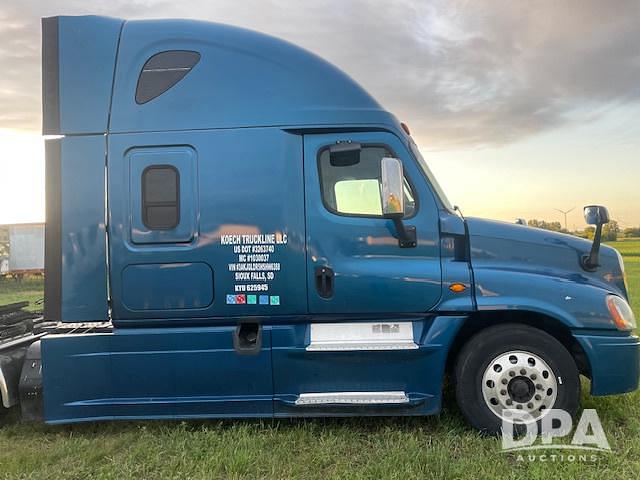 Image of Freightliner Cascadia equipment image 2