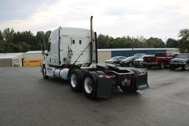 Image of Freightliner Cascadia equipment image 4