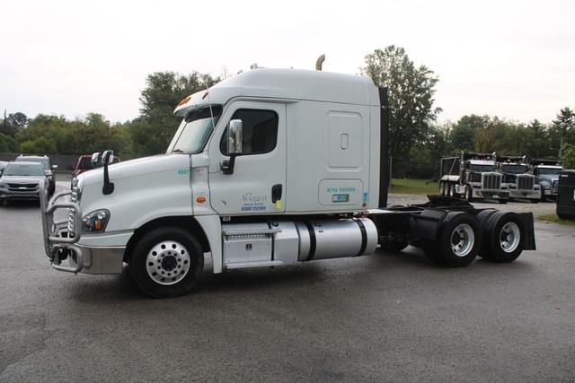 Image of Freightliner Cascadia equipment image 1