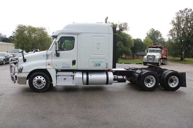 Image of Freightliner Cascadia equipment image 2