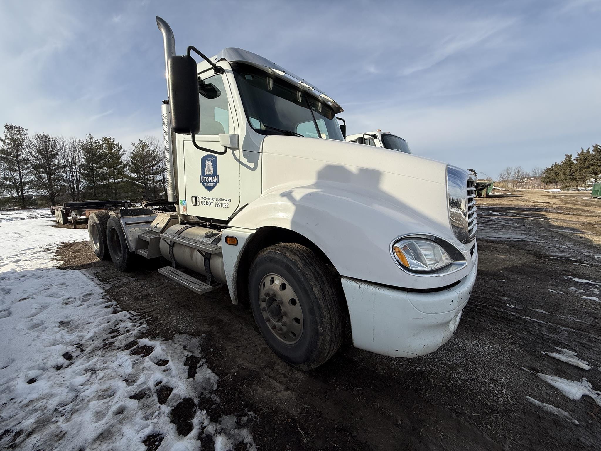 2017 Freightliner Columbia 120 Equipment Image0
