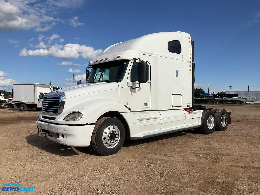 Image of Freightliner Columbia Primary image