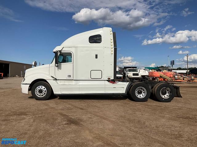 Image of Freightliner Columbia equipment image 1