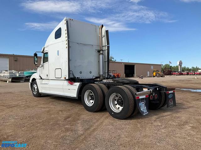 Image of Freightliner Columbia equipment image 2