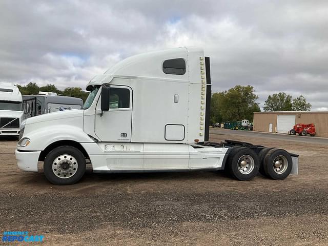 Image of Freightliner Columbia equipment image 1