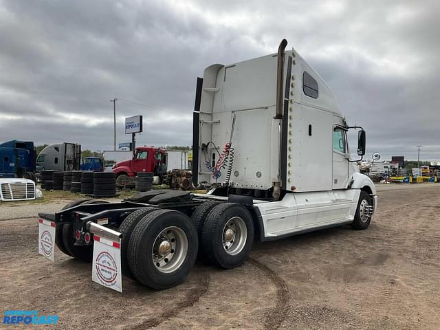 Image of Freightliner Columbia equipment image 4