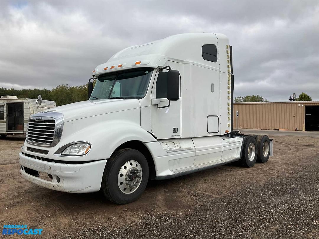 Image of Freightliner Columbia Primary image