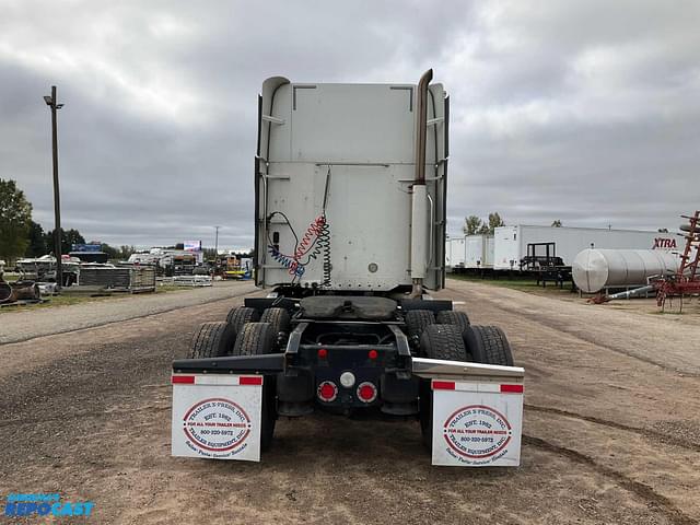 Image of Freightliner Columbia equipment image 3