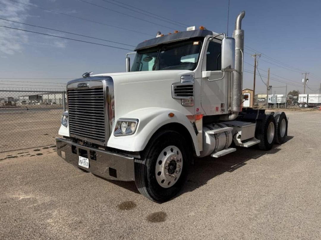 Image of Freightliner SD122 Primary image