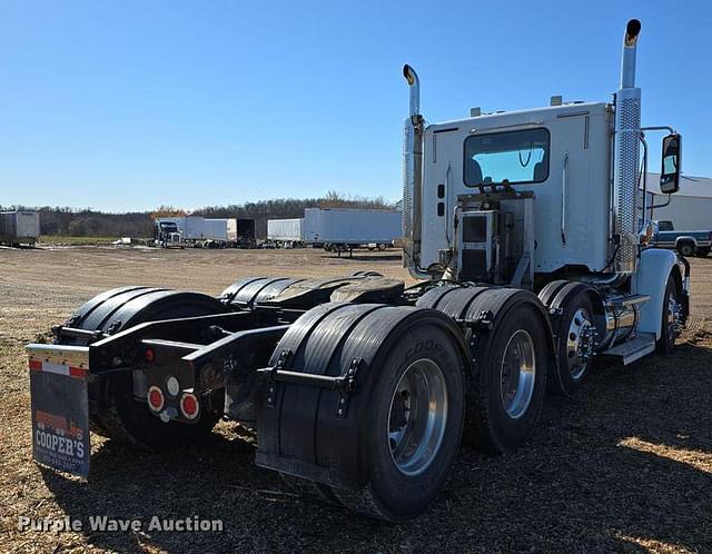 Image of Freightliner Coronado 132 equipment image 4